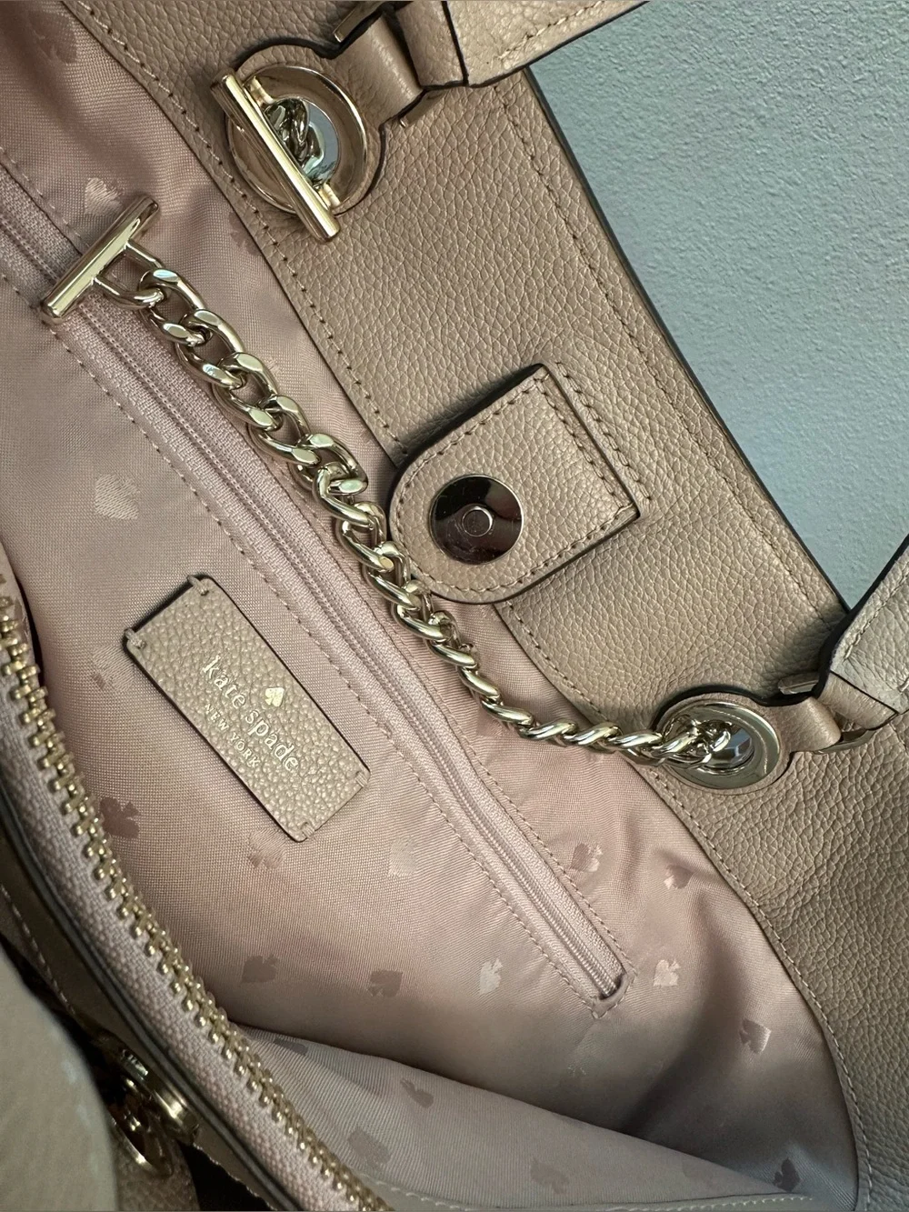 Kate Spade New York Pebbled Leather Tote Bag Neutral Beige Gold Chain